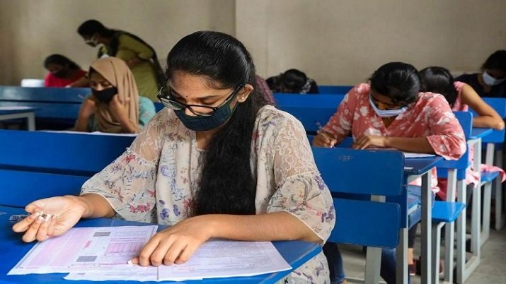 Maharashtra: Colleges and Universities to provide extra time for exams to be conducted in offline mode