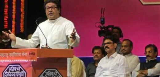 Post the warning by Raj Thackeray to mosques, MNS workers play Hanuman Chalisa on loudspeakers outside office