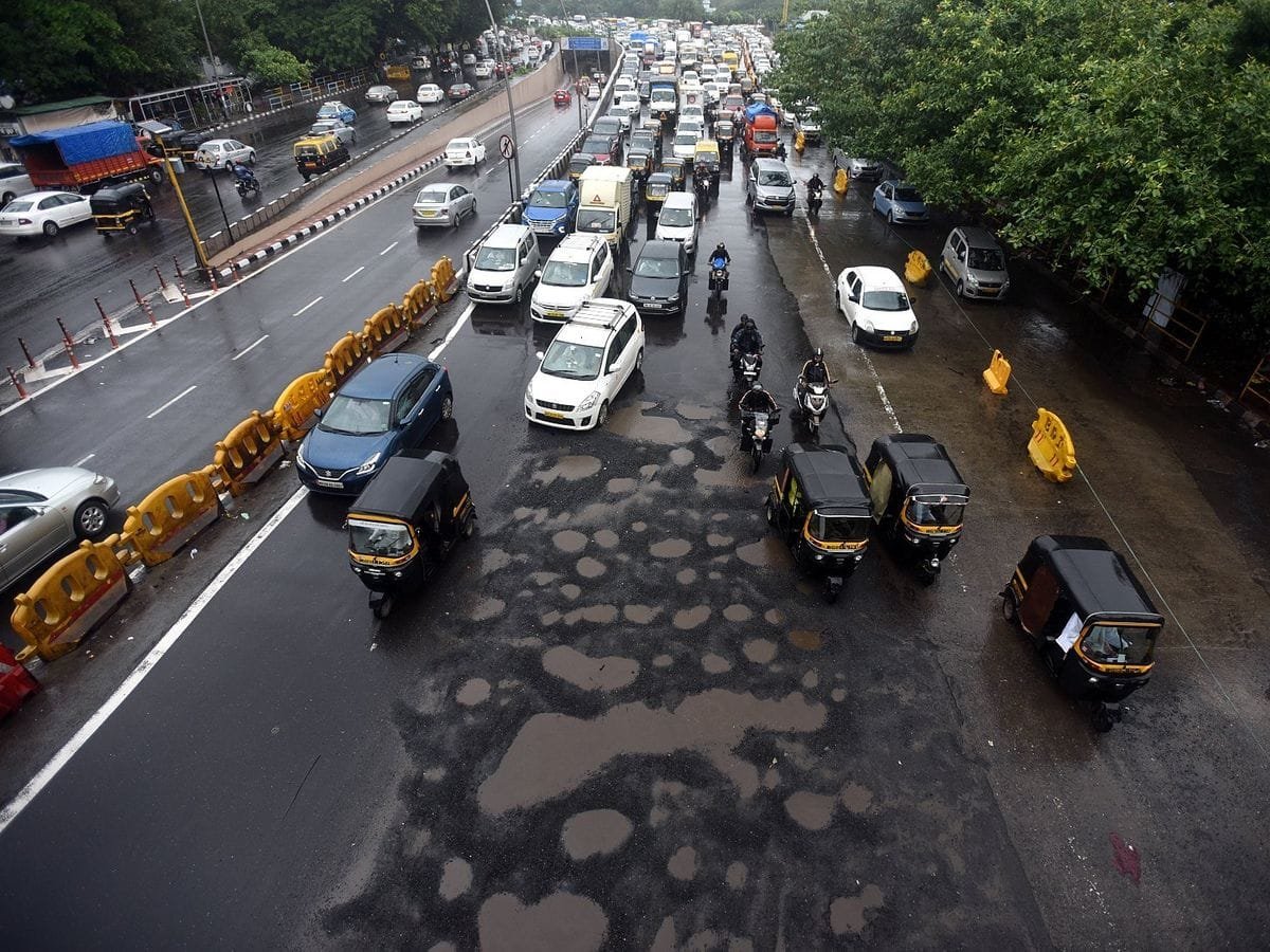 Heavy Rains in Mumbai, Man Crushed Under Bus After His Bike Hits Pothole in Thane