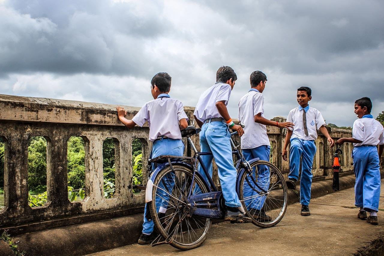 Students School Wearing Uniforms Not Allowed in Parks, Malls, Public places: UP Govt’s Plan to Curb ‘Bunks’